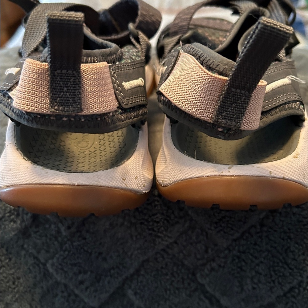 Chaco Women's Gray and Black Sandals size 8 - Picture 7 of 7